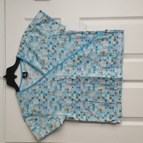 Cherokee Studio Women's Scrub Top - Picture 1 of 10